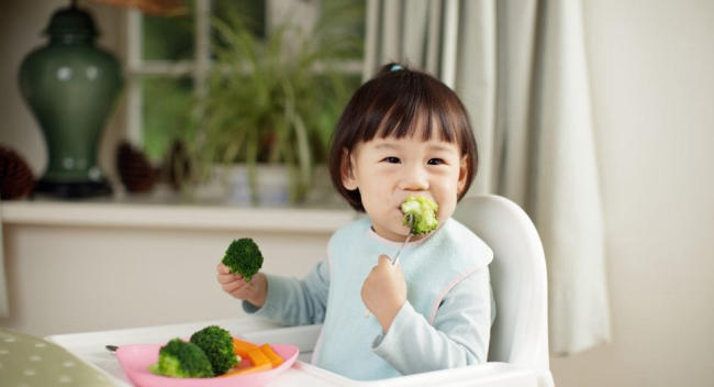 Trẻ 16 – 17 tháng biếng ăn: 3 bước quan trọng giúp trẻ ăn ngon